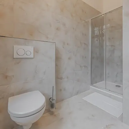 Old Town Walkable Flat,kitchen, New Bathroom *