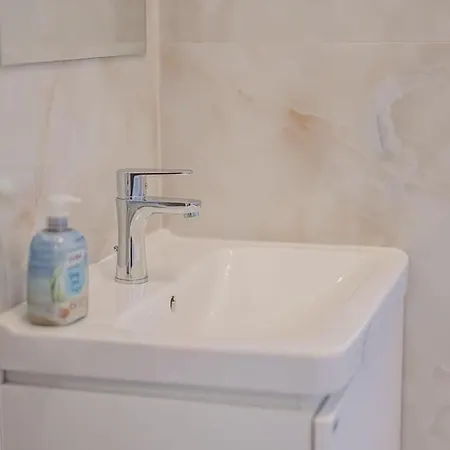 Old Town Walkable Flat,kitchen, New Bathroom Apartment